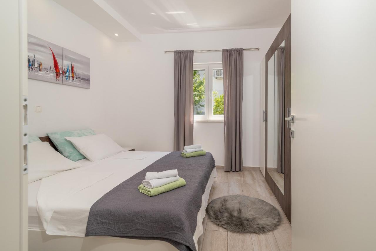 Apartment Ela Trogir Exterior photo