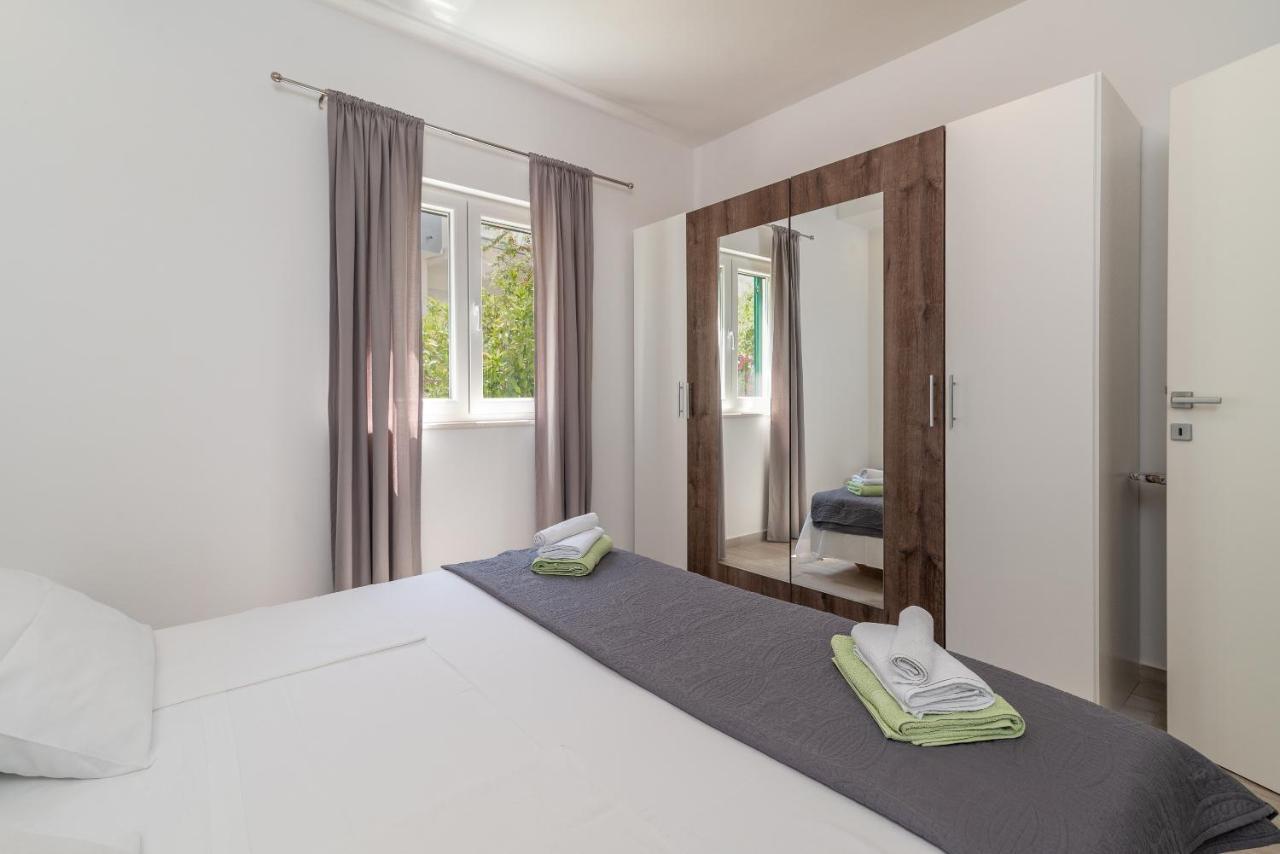 Apartment Ela Trogir Exterior photo